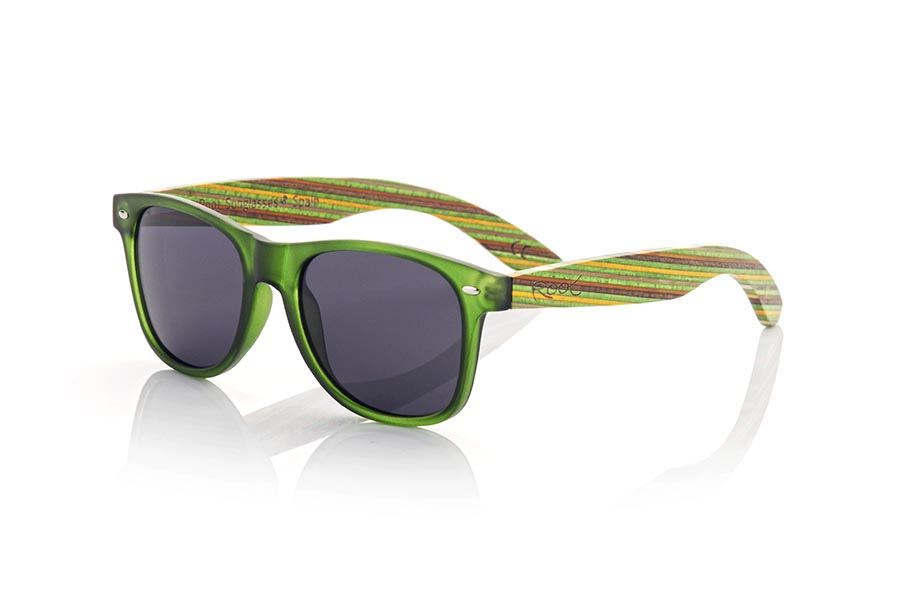 Wood eyewear of Bamboo SKA GREEN. The Ska green sunglasses are made with the Matt Transparent green PC front and the colour-laminated bamboo wood sideburns with a green pattern, combined with various colors of lenses that suit your style. Frontal measurement: 148x50mm for Wholesale & Retail | Root Sunglasses® 